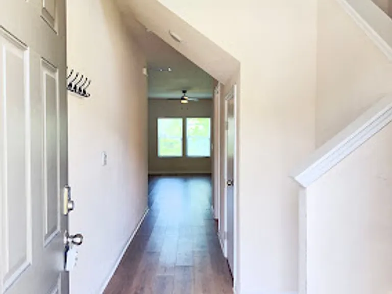 124 Teakwood Dr — Photo 2