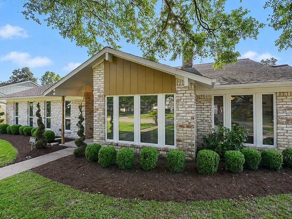 2815 Manila Ln