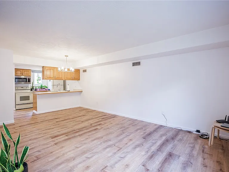 678 Eastbrooke Ln — Photo 14