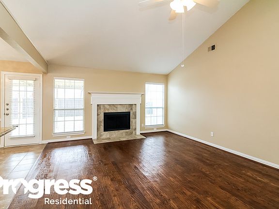 3rd image of 158 Cresthaven Dr