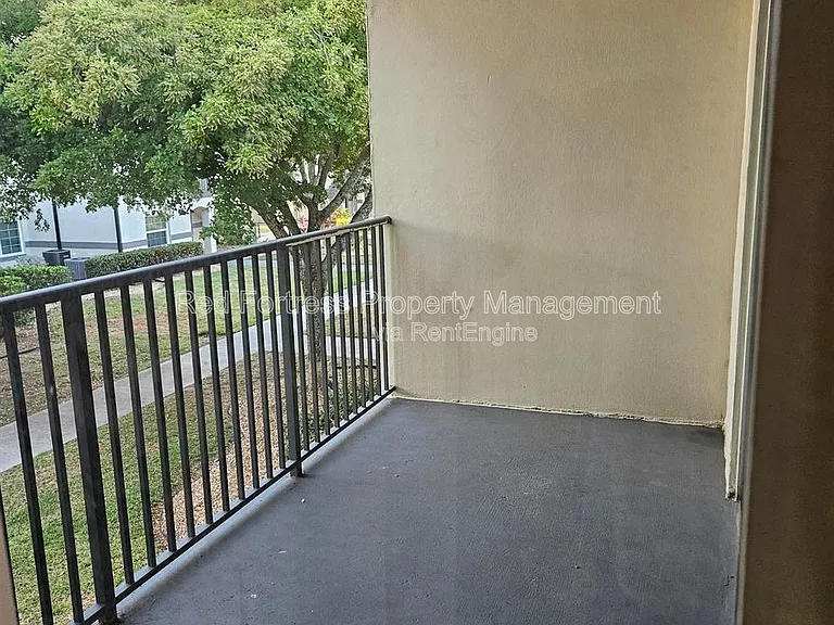 3419 Winkler Ave #516 — Photo 3