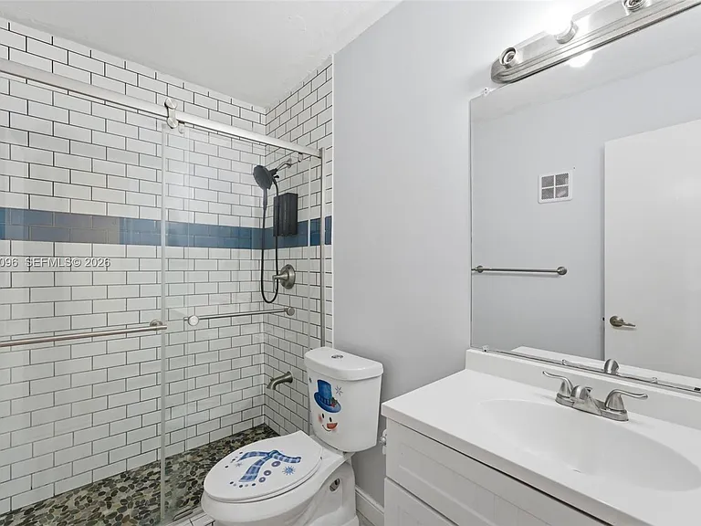 11601 SW 123rd Ave — Photo 15