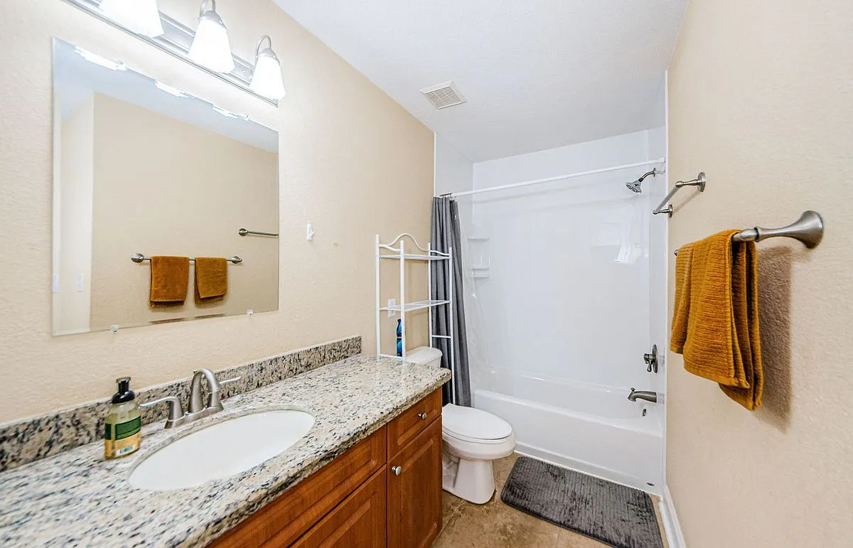 1 bed, 1.0 bath, 705 sqft, $1,425 — Photo 2
