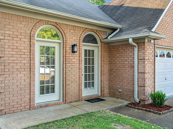 4th image of 2226 Angel Crest Cir
