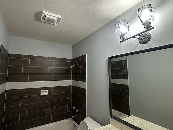 4th image of 900 W Caffery Ave #4