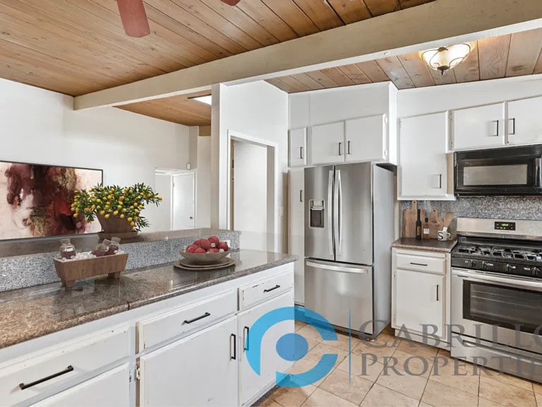 5063 Chaparral Way — Photo 3