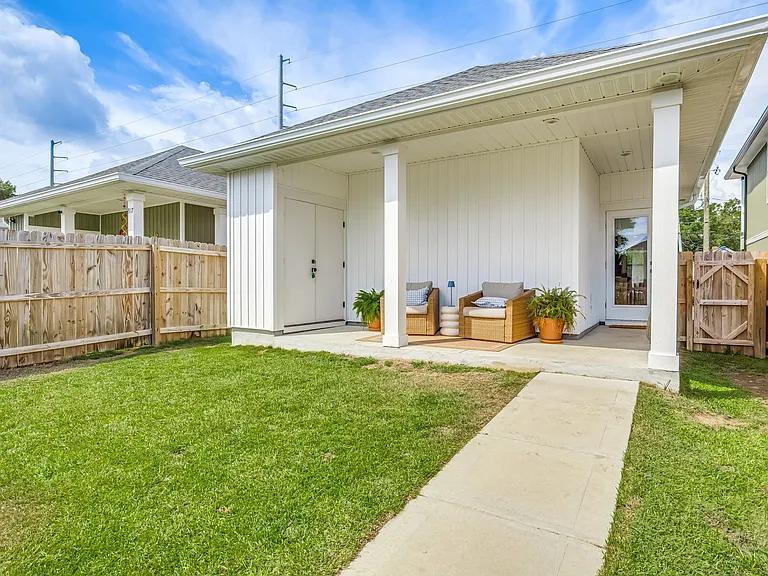 913 W Jackson St — Photo 55