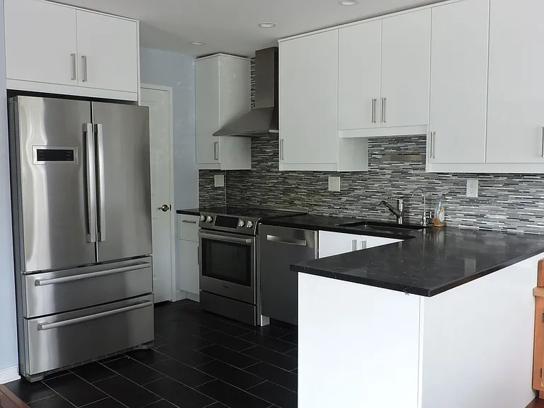 62 Eaton Ct — Photo 5