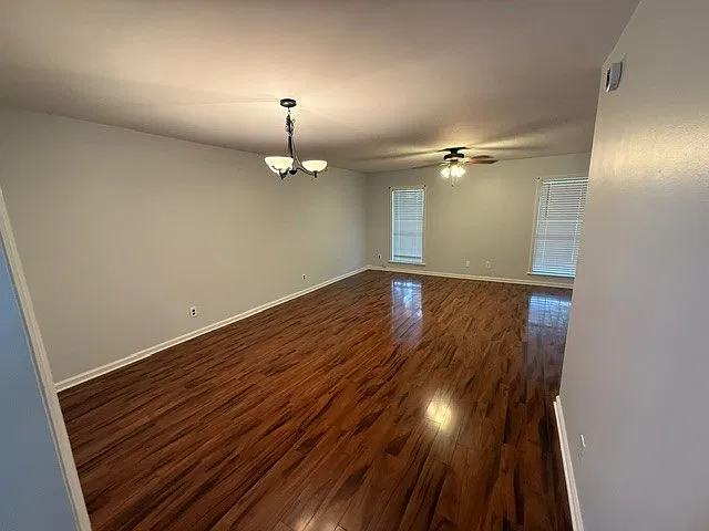 3 bed, 2.5 bath, 1408 sqft, $1,800 — Photo 3