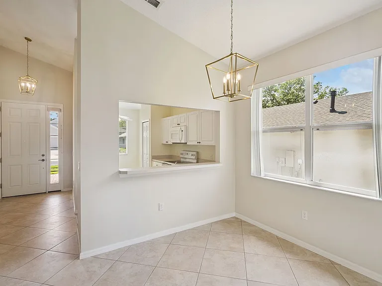771 Wolf Creek St — Photo 4