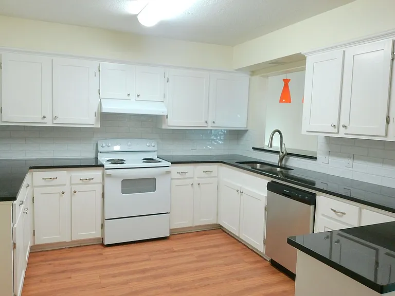 4610 Donegal Dr — Photo 4