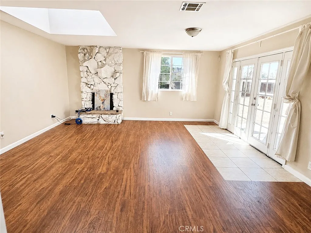 6 bed, 2.5 bath, 2911 sqft, $3,800 — Photo 3