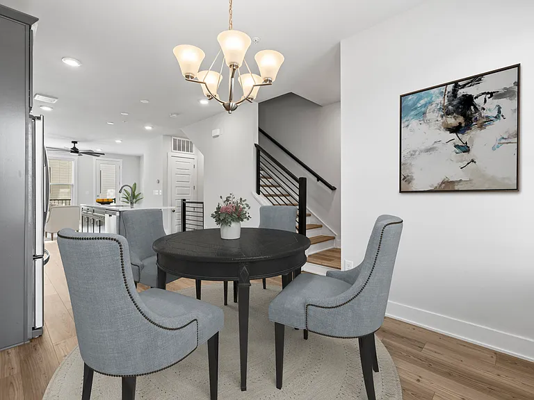 539 W Tremont Ave — Photo 10