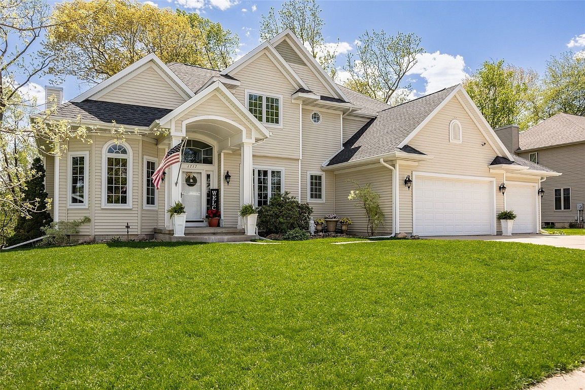 1717 Woodcrest St NE, Cedar Rapids, IA 52402 Zillow