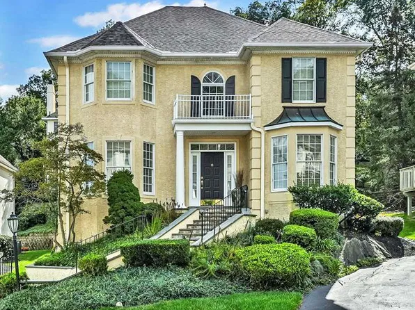 407 Spring Garden Ln, Conshohocken, PA 19428