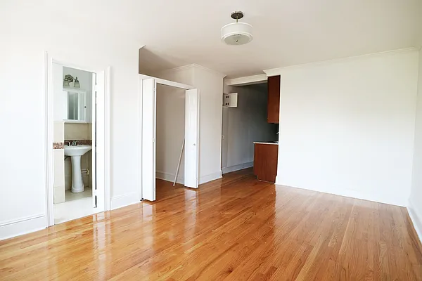 Rented by City Connections Realty | media 9