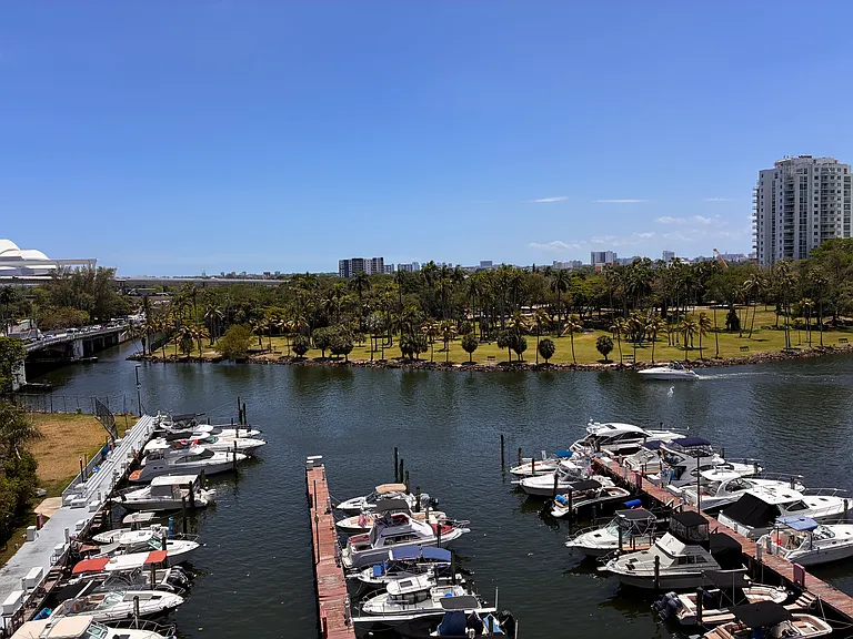 1700 NW North River Dr #808 — Photo 7