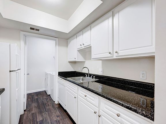 4th image of 8206 Streamside Pl #200104