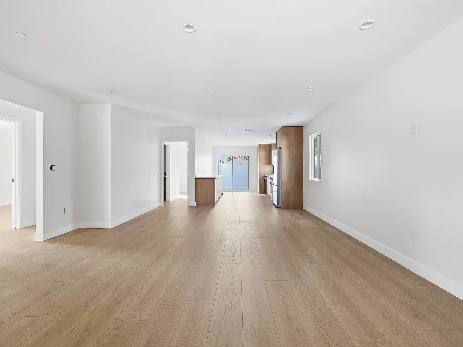 3 bed, 1330 sqft, $3,300 — Photo 2