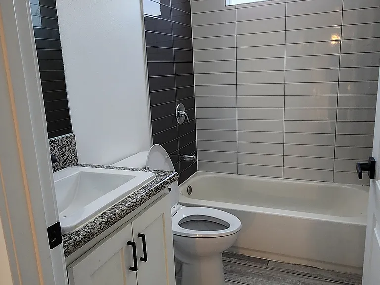826 W 80th St #1 — Photo 7