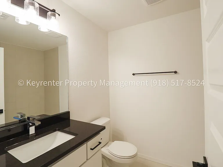 2908 S Redwood Ave — Photo 27