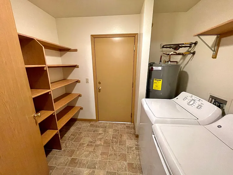 Stone Creek Apartments — Photo 13