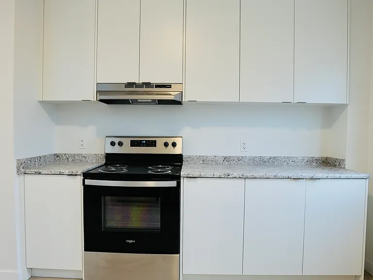 922 Queen St E #2 — Photo 7