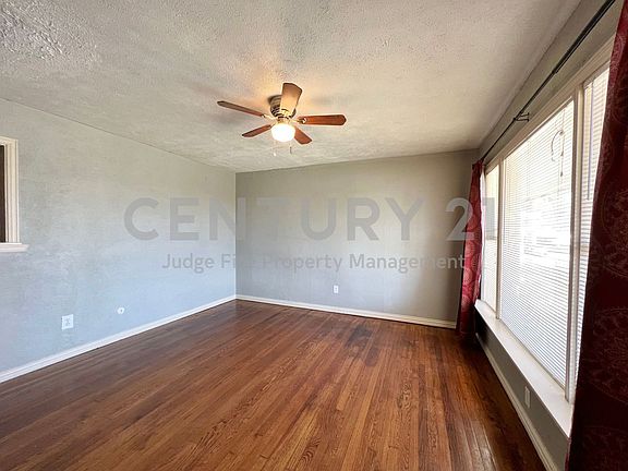 3rd image of 2612 Roseland St