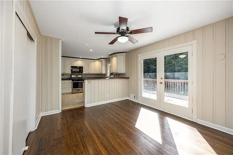 4 bed, 2.0 bath, 2343 sqft, $3,000 — Photo 4