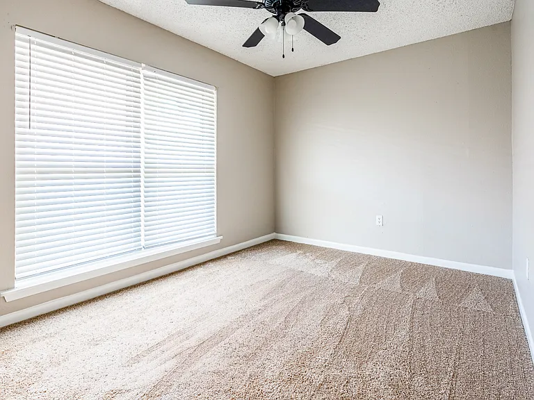 Ingleside Gardens Apartments — Photo 12
