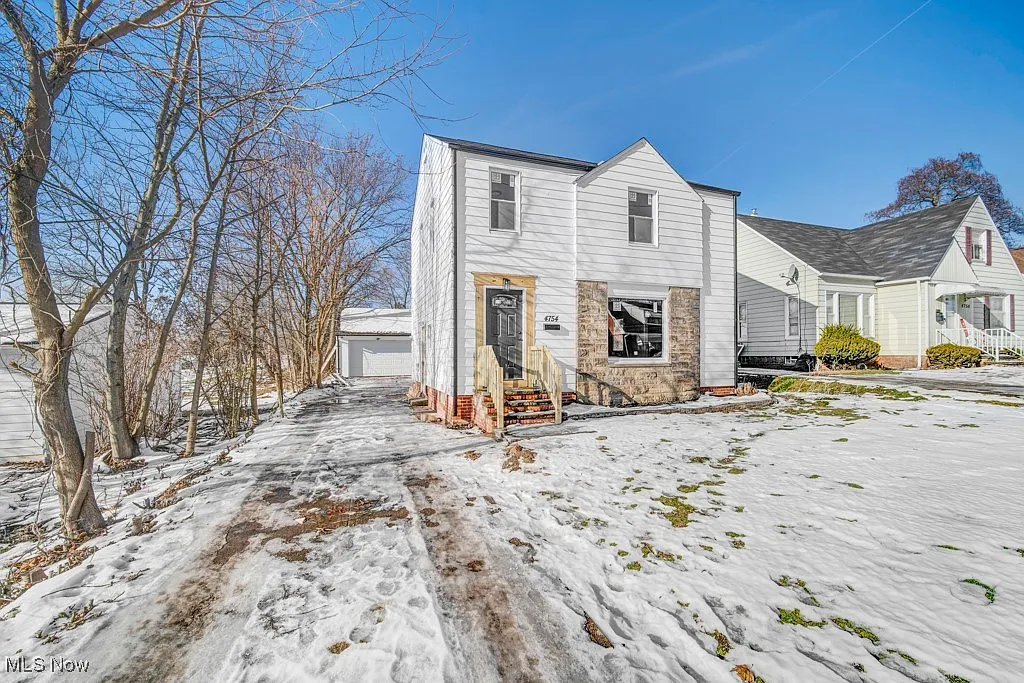 4754 Lawrence Ave photo 1