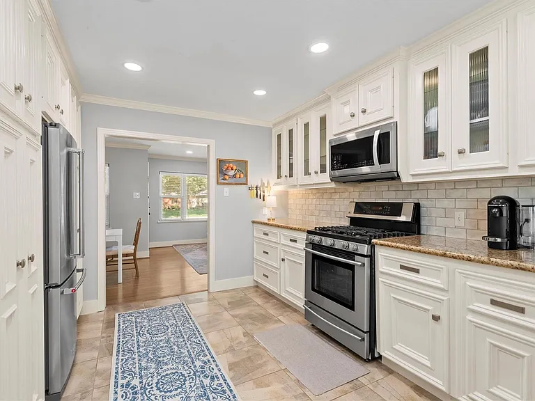 2023 Woodcrest Dr — Photo 12