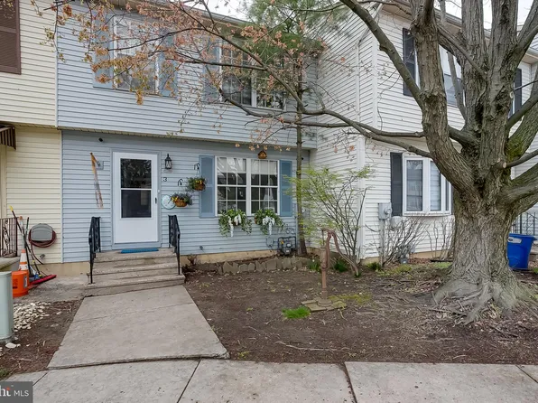 3 Mitchell Ct, Burlington, NJ 08016