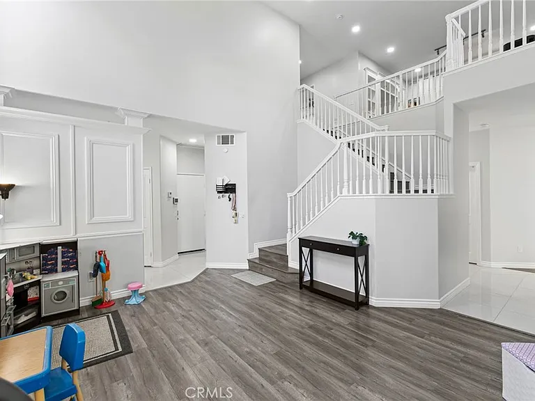15881 Madelyn Ct — Photo 8