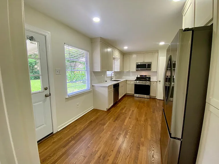3118 Castlewood St — Photo 12