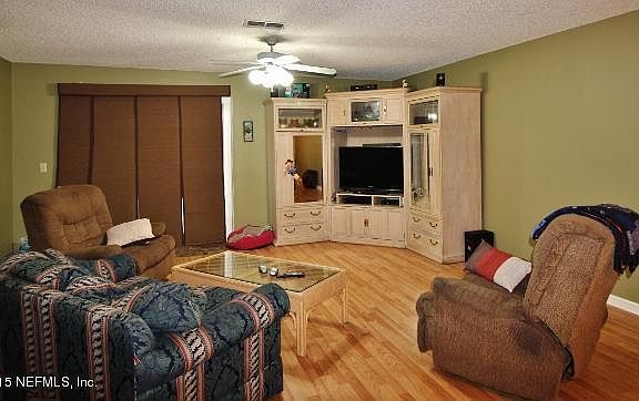 3rd image of 4467 Melissa Ct W