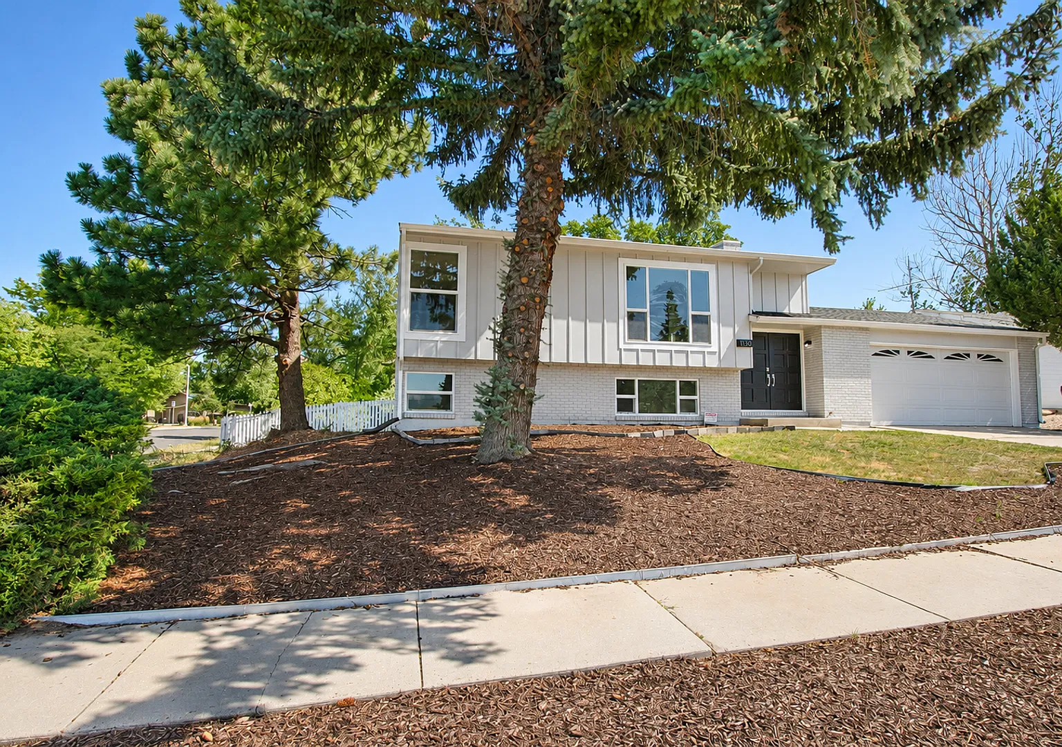 Beautiful Updated Split Level Home Available! — Photo 1
