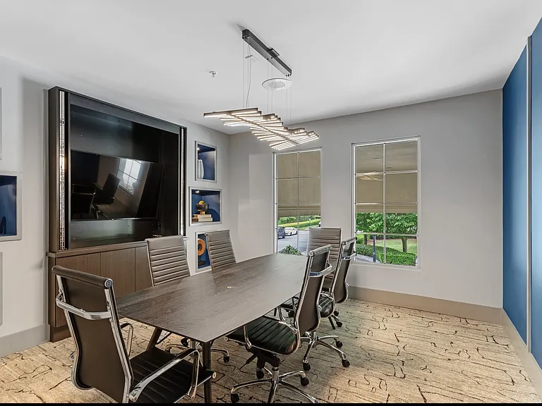 AMLI North Point — Photo 10