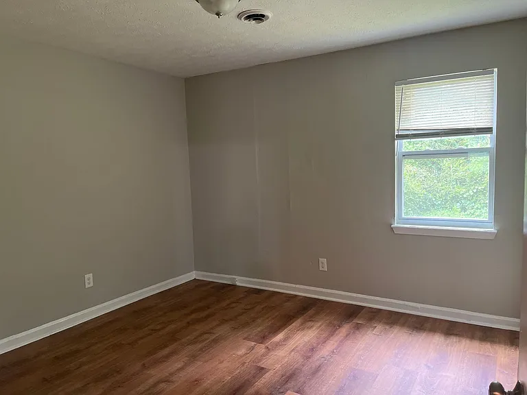 214 Kentucky Ave — Photo 4