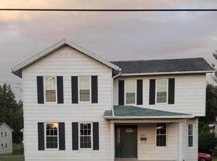 64 Center St, Hughestown, PA 18640