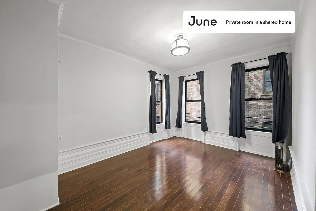 Queen bedroom in 3 bed/1 bath home in Hamilton Heights #594 B — Photo 2