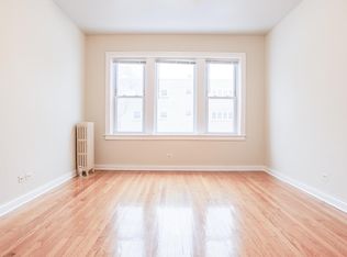 2414 W Catalpa Ave #1W, Chicago, IL 60625