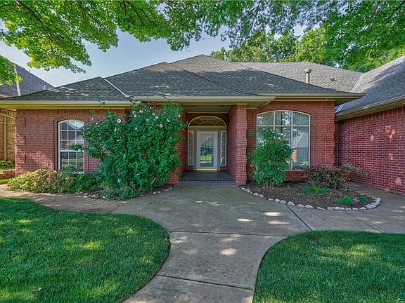 3rd image of 2304 Sorrento Ln