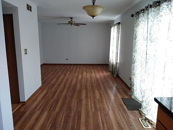 3rd image of 1275 Lakewood Cir