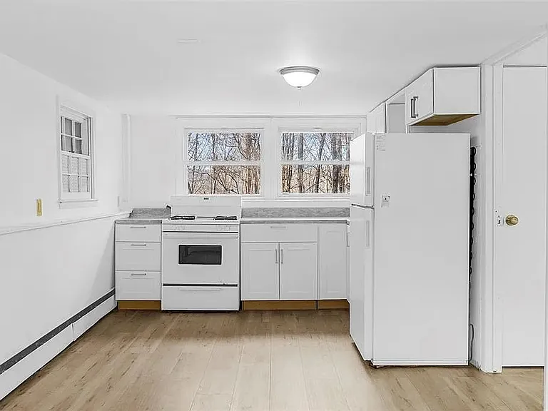 167 N Putt Corners Rd #B — Photo 4