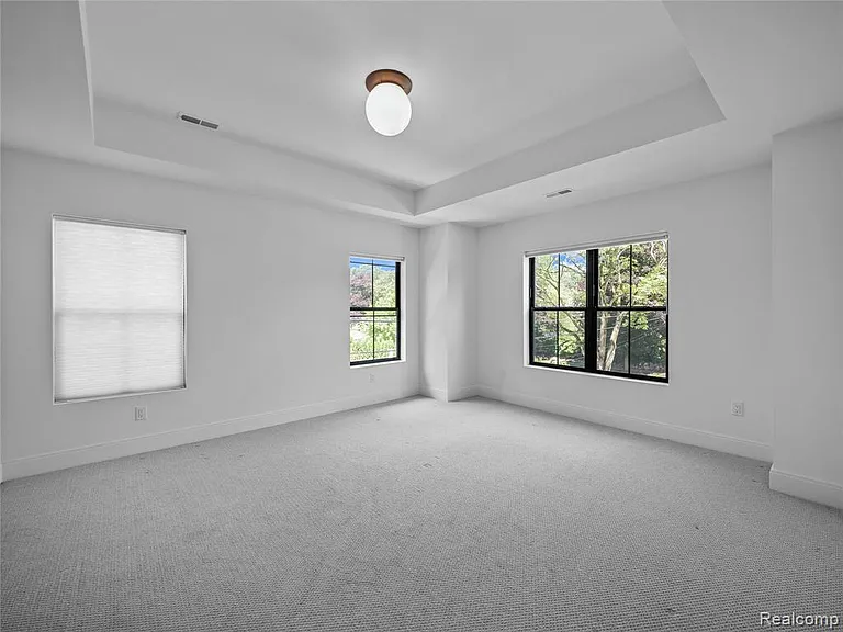 887 Redding Rd — Photo 15