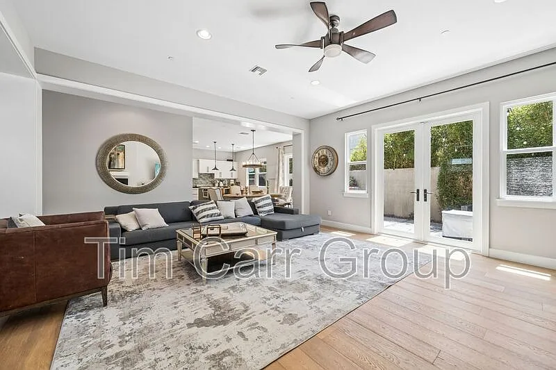 4 bed, 3.5 bath, 2644 sqft, $7,995 — Photo 3