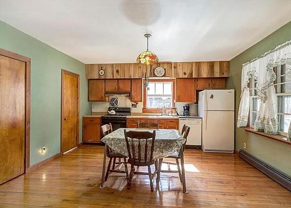 2nd image of 17 Willow St