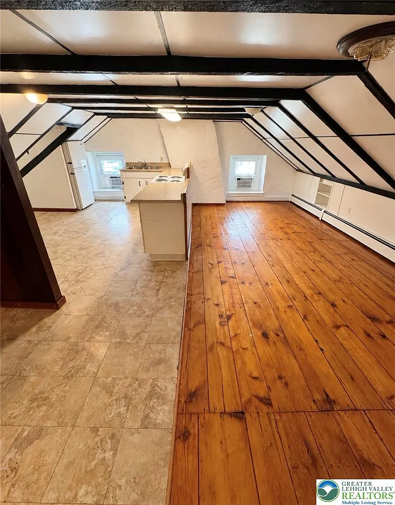 2 bed, 1.0 bath, 865 sqft, $1,550 — Photo 3