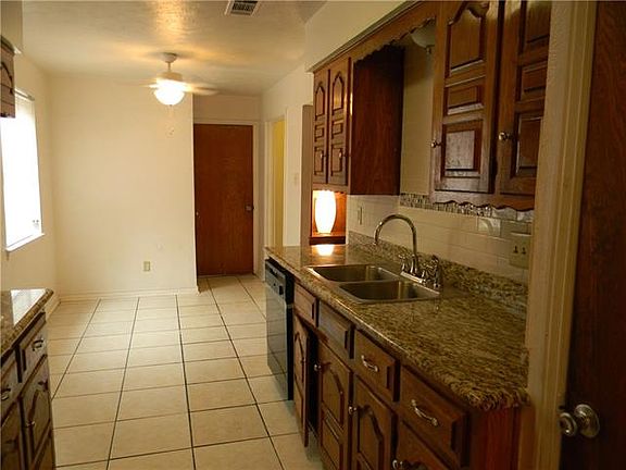 5th image of 2105 Heather Glen Dr